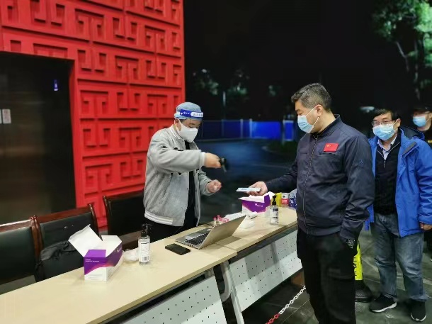 图左二为张永立代表.jpg 图左二为张永立代表.jpg